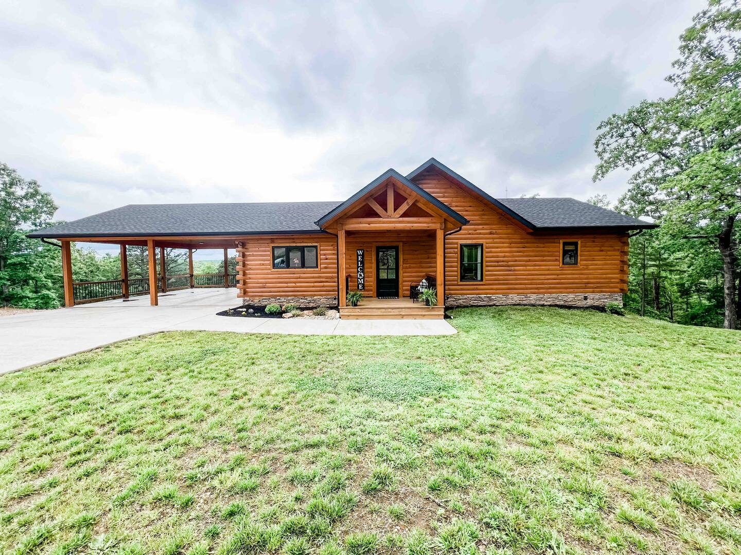 Parkview Cabin log home exterior in Van Buren, Missouri